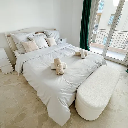 De Luxe Climatise, Parking & 2 Balcons *