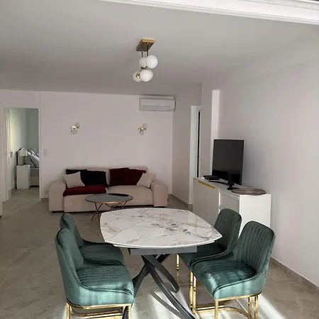 Apartment De Luxe Climatise, Parking & 2 Balcons