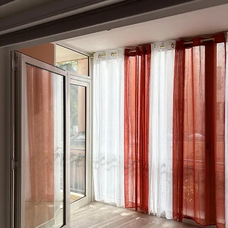 De Luxe Climatise, Parking & 2 Balcons Апартаменты