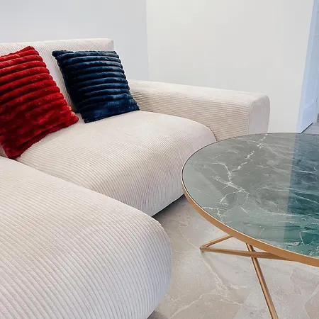 Apartment De Luxe Climatise, Parking & 2 Balcons *