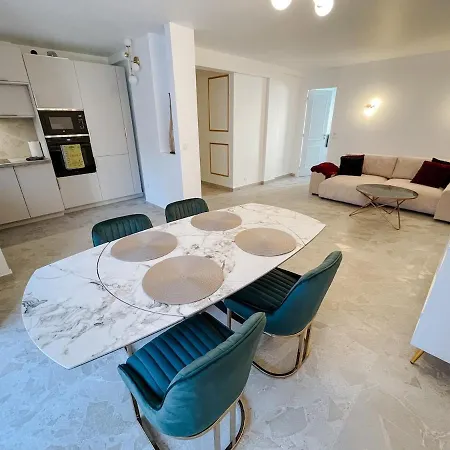 De Luxe Climatise, Parking & 2 Balcons *