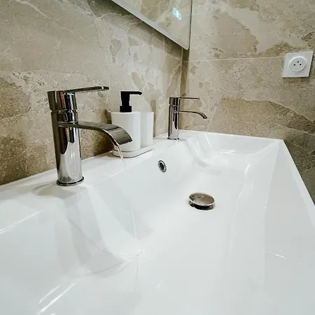 Апартаменты De Luxe Climatise, Parking & 2 Balcons
